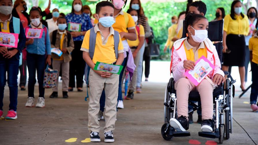 Autoridades dan inicio al año escolar semipresencial en Navarrete y Sabana Iglesias