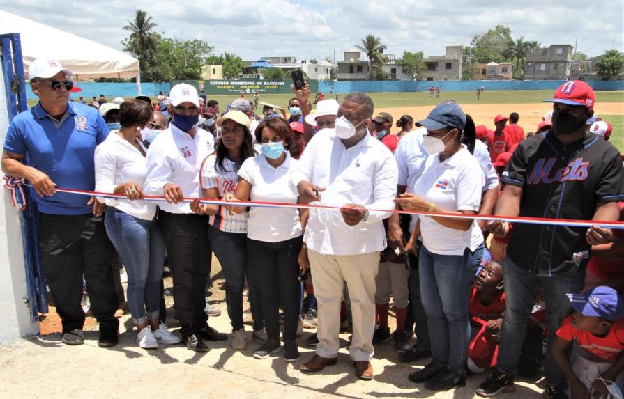 Inauguran estadio de béisbol en el municipio de Guerra