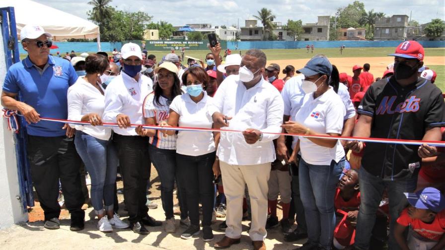 Inauguran estadio de béisbol en el municipio de Guerra Inauguran estadio de béisbol en el municipio de Guerra