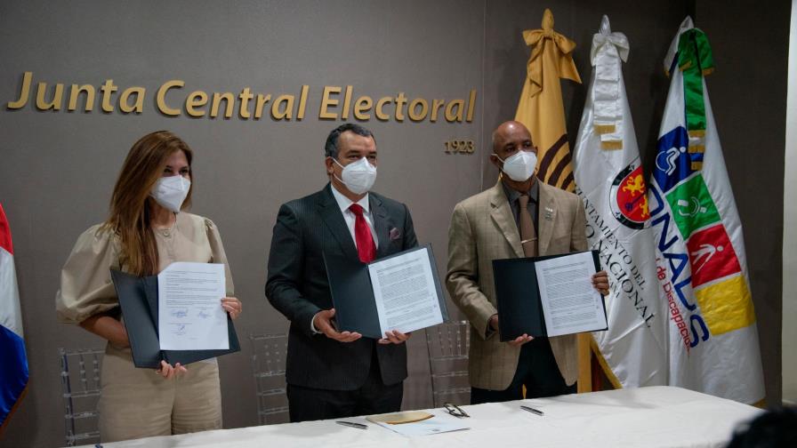 JCE firma acuerdo para fortalecer inclusión y motivar participación política de personas con discapacidad