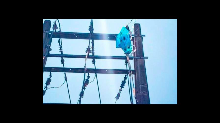 Muere otro hombre electrocutado mientras volaba chichigua en Santiago