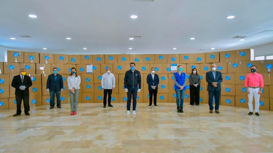 Collado, PNUD y empresarios completan entrega del millón de mascarillas y guantes