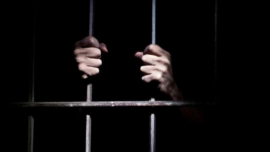 Imponen tres meses de prisión contra funcionario por presunta violación a una menor