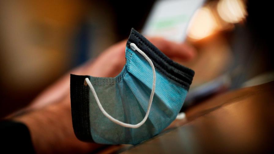 Francia enviará mascarillas gratuitas a siete millones de pobres