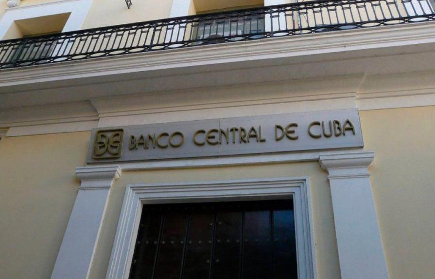 Cuba suspende depósitos en efectivo en dólares estadounidenses