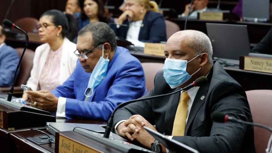 División y coronavirus amenazan extensión de estado de emergencia