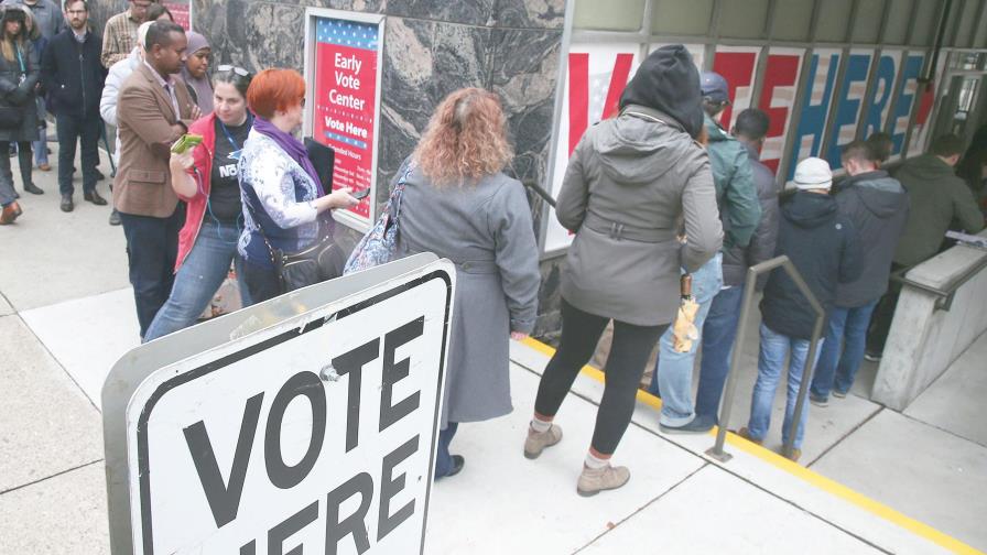 Un EEUU rencoroso acude a las urnas Un EEUU rencoroso acude a las urnas