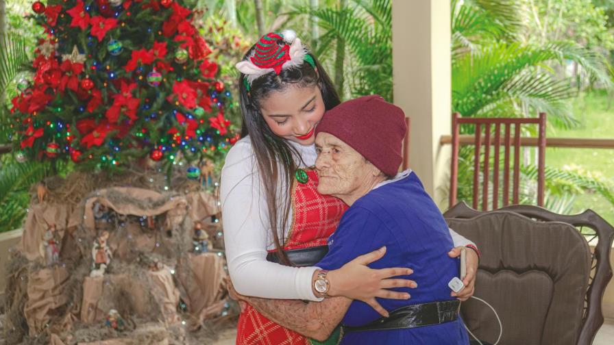 Ágora Mall lleva ilusión a niños y ancianos