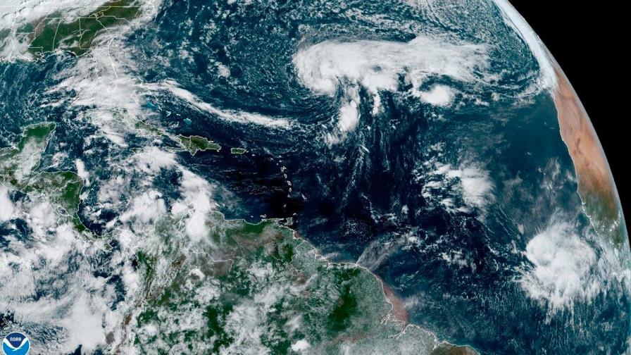 El huracán Epsilon pasa cerca de las islas Bermudas rumbo al noroeste