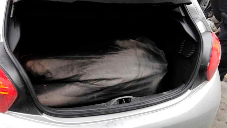 Encuentran cadáver en el maletero de un vehículo en EEUU tras un accidente