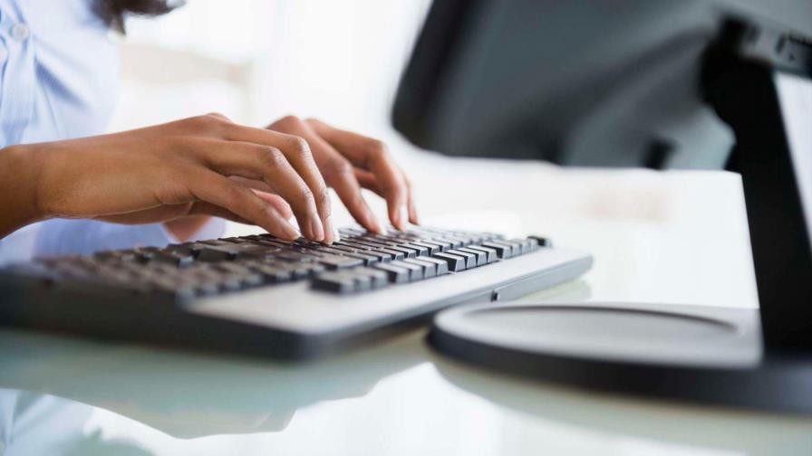 Maestros de Santiago reiniciarán el año escolar desde sus hogares