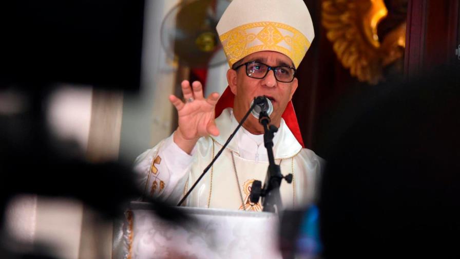 Obispo de La Vega narra un episodio en que fue testigo de la humildad del papa Francisco