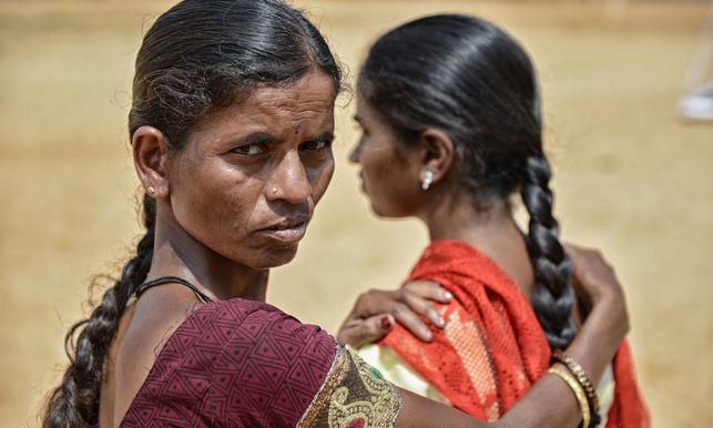 Castigan a dos mujeres en la India que se resistieron a ser violadas