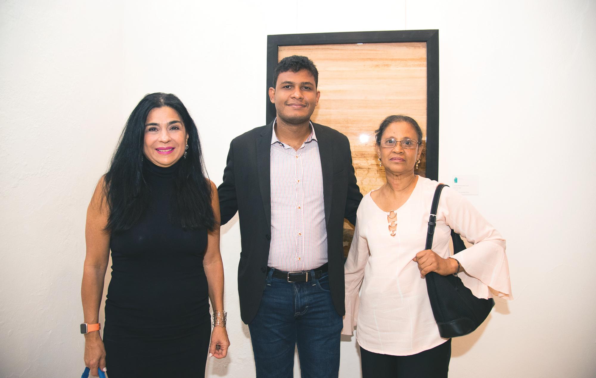 Miriam Calzada, Clifford García y Maritza García.