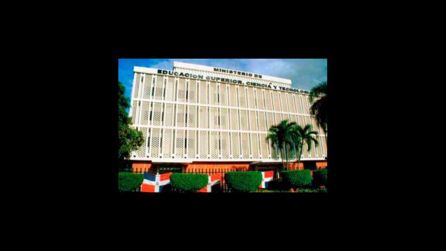 Becados del Mescyt en España confrontan problemas con el seguro y la manutención