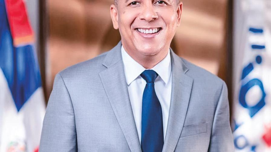 Indotel licita celulares e internet para 2,000 mujeres jefas de hogares