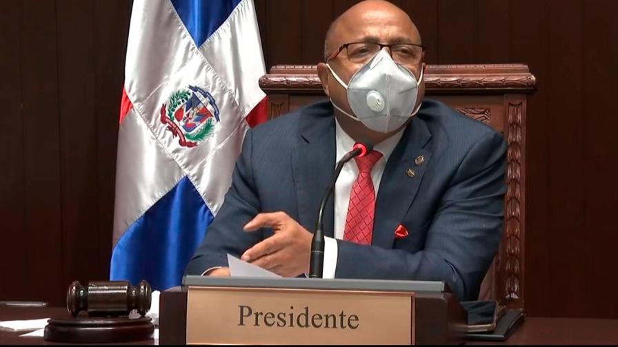 Pacheco afirma que no se ha violado la ley ni la Constitución sobre adjuntos de la Defensoría del Pueblo