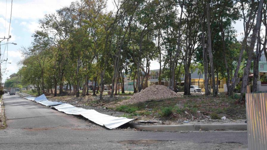 Comunitarios tumban cerco en parque de Villa Carmen