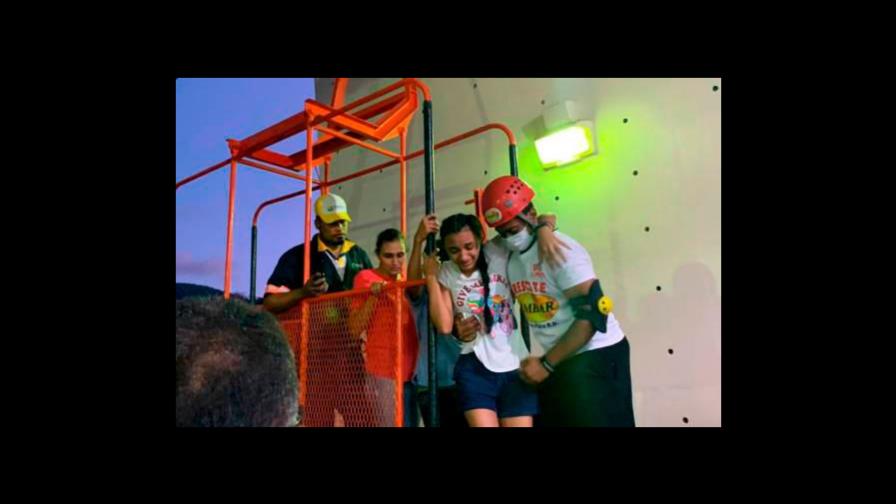 Personas gritaron, discutieron y oraron durante horas de angustia en Teleférico de Puerto Plata Personas gritaron, discutieron y oraron durante horas de angustia en Teleférico de Puerto Plata