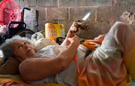 Salud Pública y Conape asisten a señora de 73 años que necesita ayuda médica