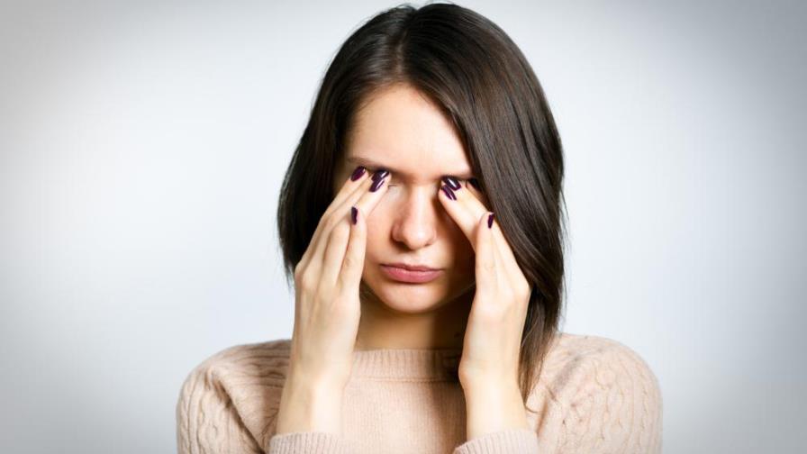 Por qué no debes frotarte los ojos