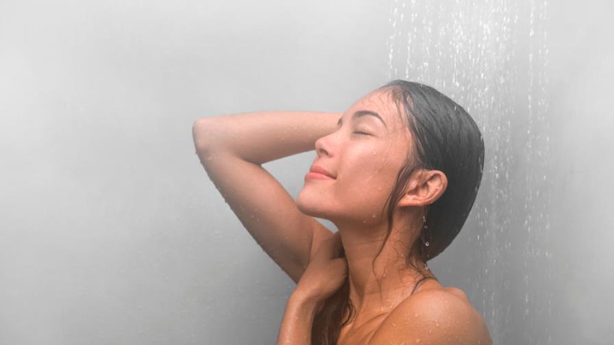 Por qué no debes bañarte con agua muy caliente