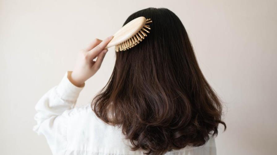 Así debes lavar tus cepillos de pelo