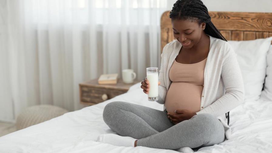 ¿Por qué es importante el calcio durante el embarazo y la lactancia?