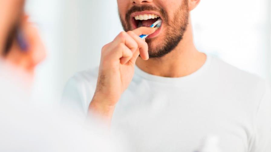 Esto indica que te estás cepillando los dientes con mucha fuerza