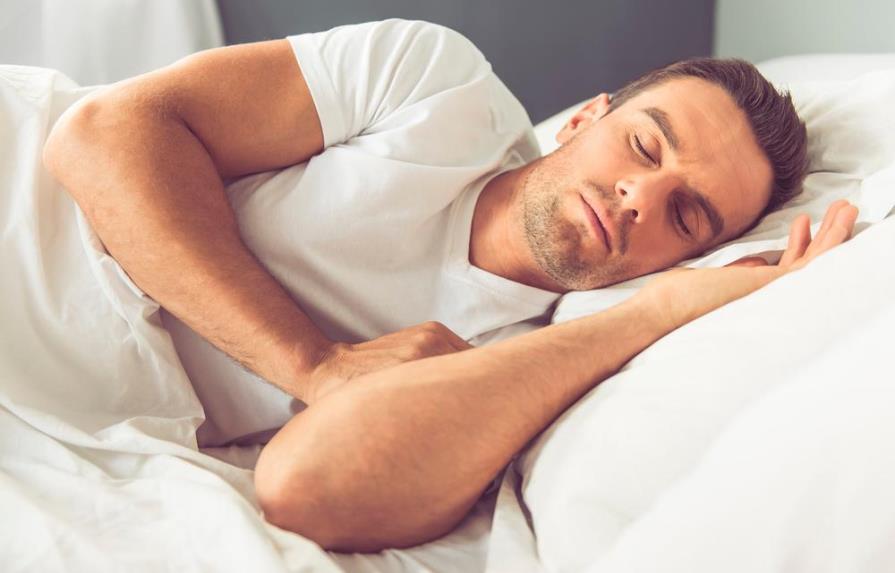 Varias razones por las que debes dormir del lado izquierdo