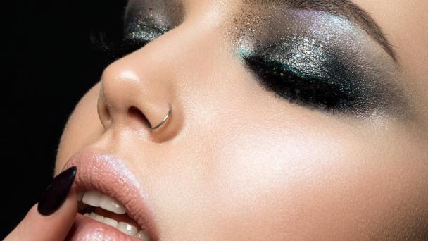 ¿Glitter? Así puedes agregarlo a tu maquillaje