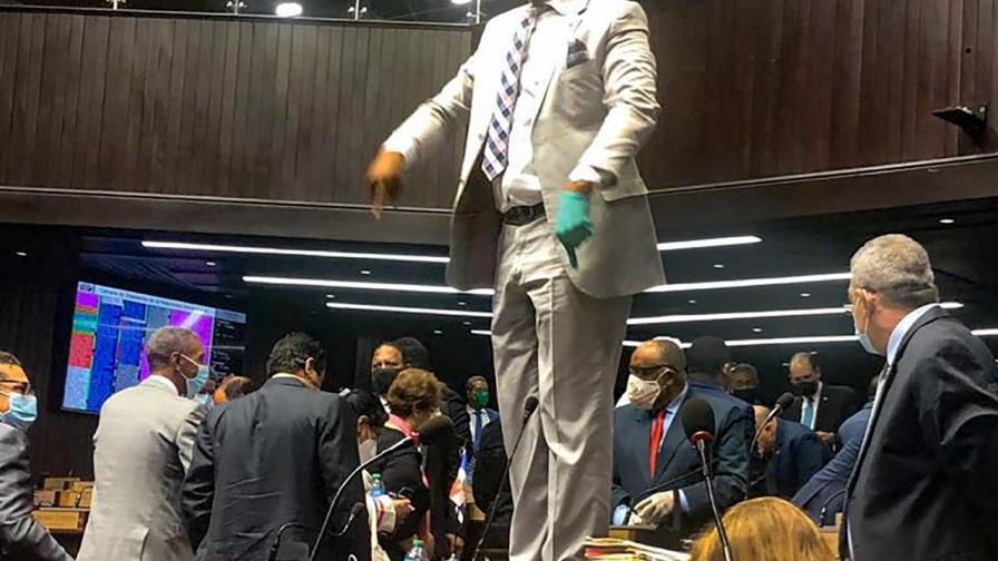 Buscan Senado estudie y fusione proyecto 30% AFP Buscan Senado estudie y fusione proyecto 30% AFP