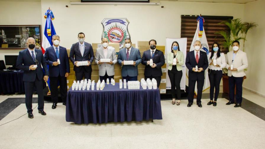 Sanar una Nación entrega medicamentos a la DNCD