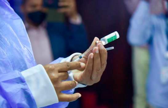 RD espera envío de otro lote de un millón de vacunas desde China