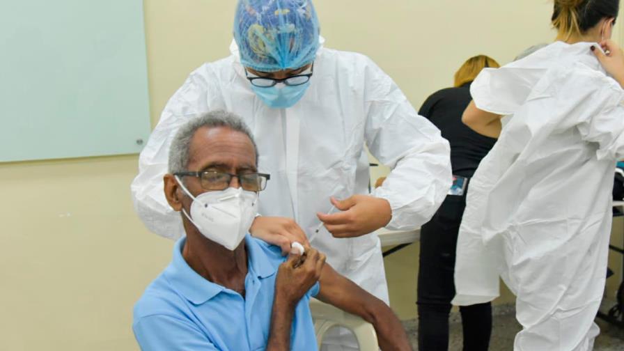 Centro de vacunación de la PUCMM Santo Domingo se encuentra a su máxima capacidad este martes