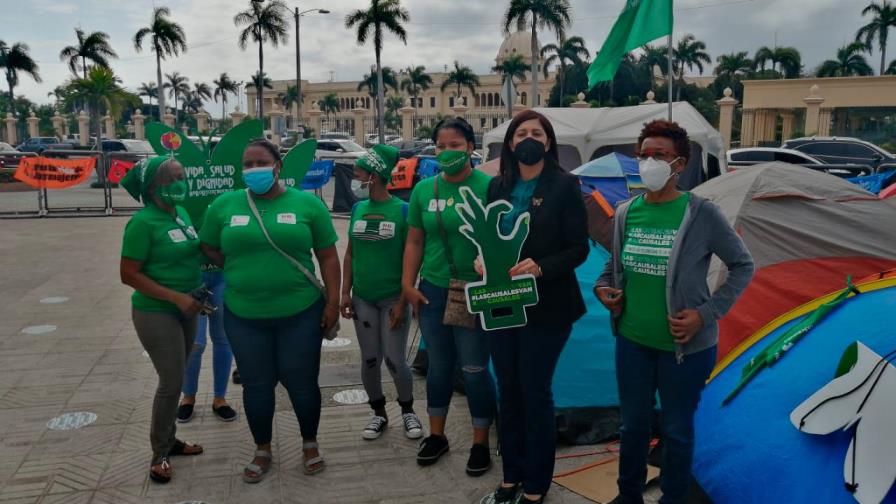 Activistas advierten derechos humanos no pueden ser sometidos a referéndum