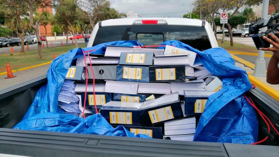 Depositan documentos ante Procuraduría para que investiguen a Gonzalo Castillo por presuntas irregularidades Depositan documentos ante Procuraduría para que investiguen a Gonzalo Castillo por presuntas irregularidades
