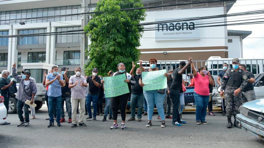 Cancelados de la Caasd realizan caminata en reclamo de prestaciones laborales