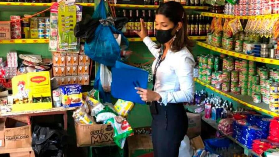 Detectan venta de bebidas adulteradas en La Romana