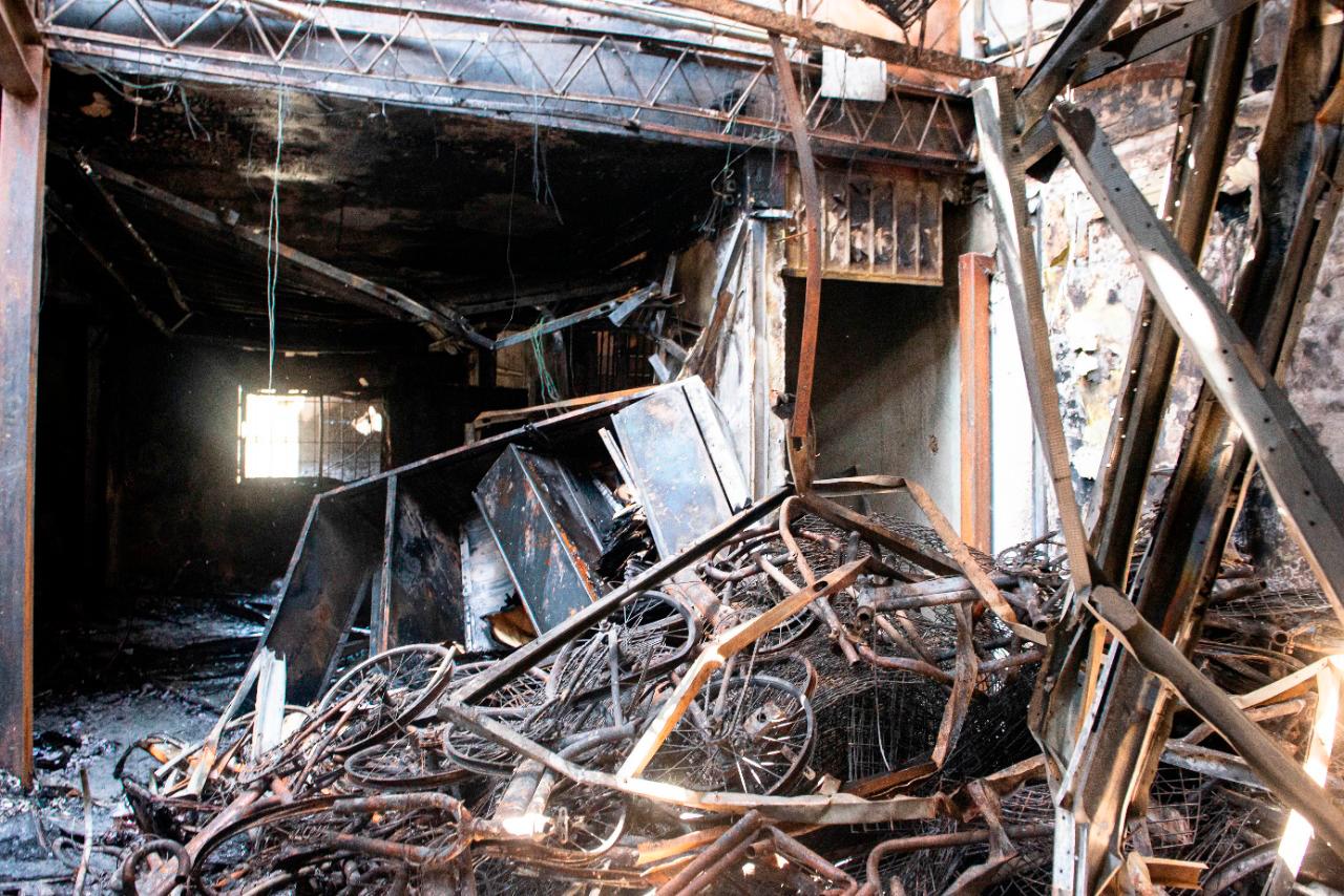 Vista de las bicicletas que se quemaron durante el incendio que se registró este viernes 8 de mayo del 2021. 