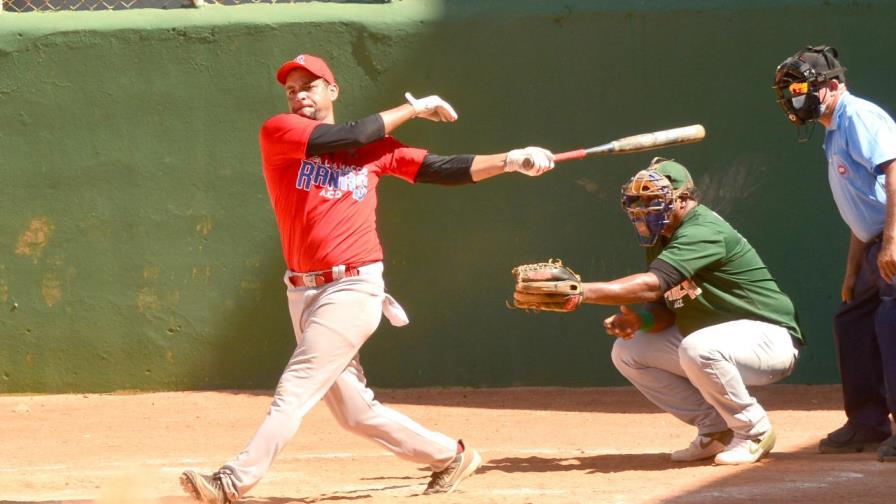 Pempén gana dos y está segundo en liga softbol de la ACD