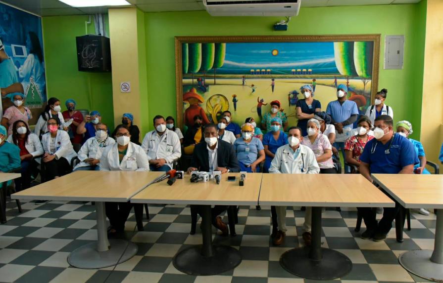 Médicos del hospital Marcelino Vélez amenazan con paralizar labores el próximo martes