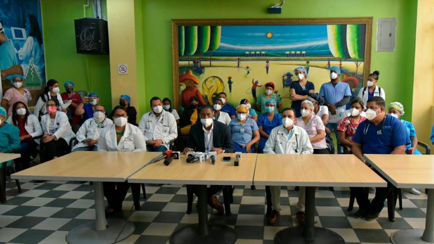 Médicos del hospital Marcelino Vélez amenazan con paralizar labores el próximo martes
