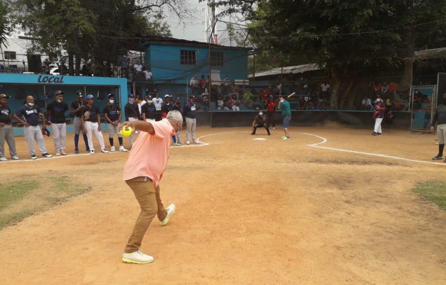 Las Paras del 13 sacó la mejor parte en inauguración de torneo de softbol Día de las Madres