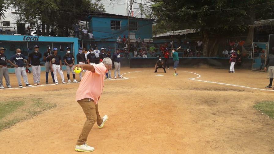 Las Paras del 13 sacó la mejor parte en inauguración de torneo de softbol Día de las Madres