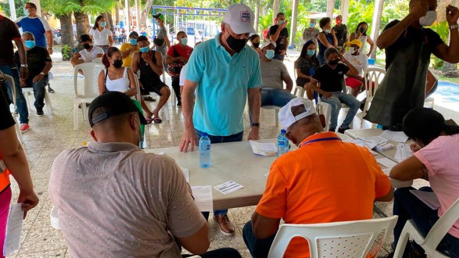 Senador Antonio Taveras recorre centros de vacunación de Santo Domingo Norte y Oeste