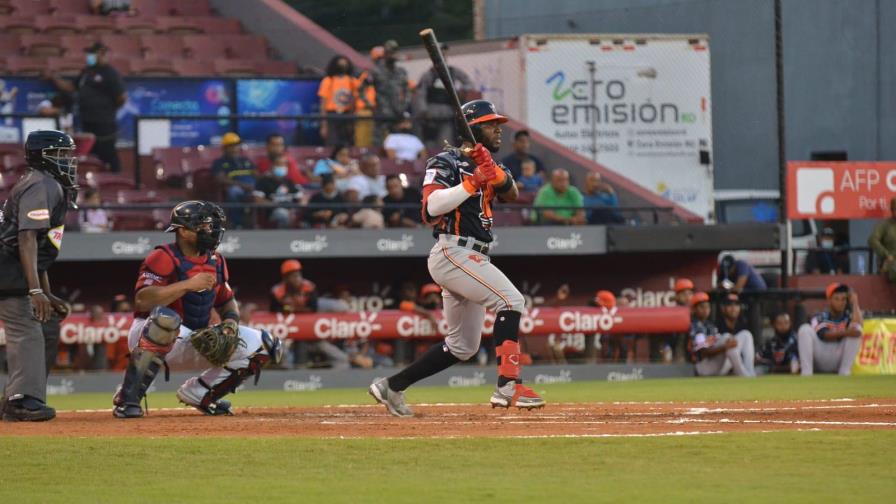 Toros ganan y frenan racha de victorias de los Gigantes 