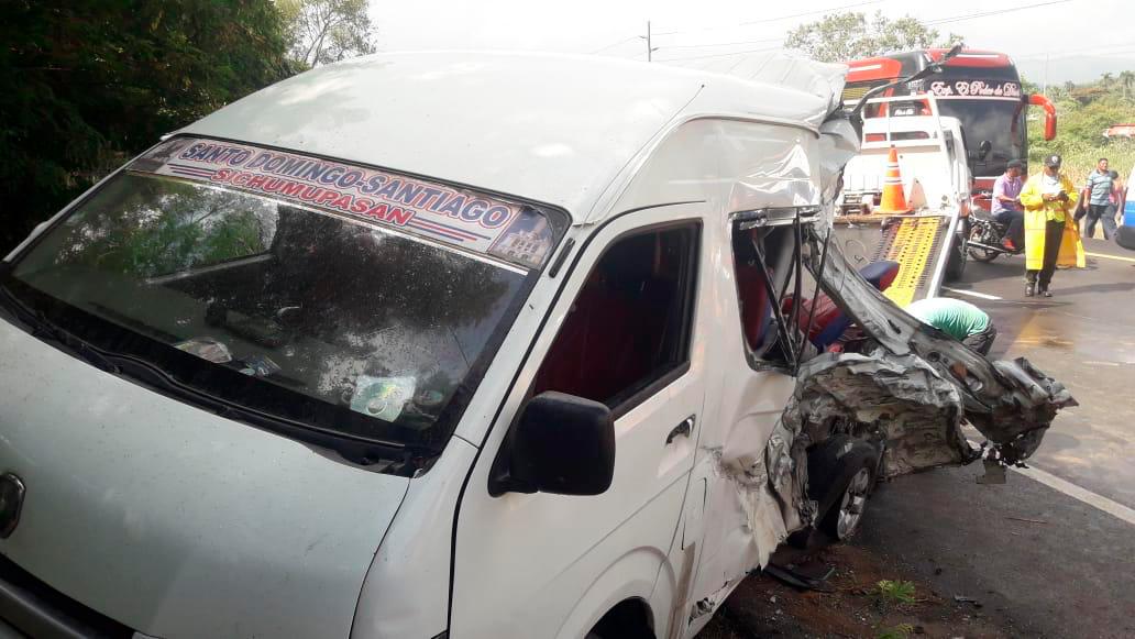 Tres personas fallecieron y ocho resultaron heridas durante el accidente que se registró este sábado 17 de agosto de 2019 en La Vega.