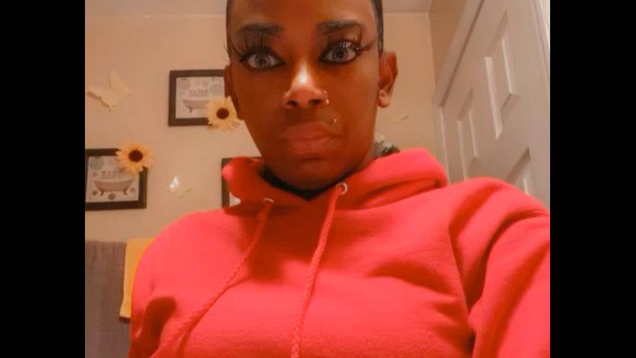 Una joven de EEUU se peina con pegamento y luego pide ayuda en internet