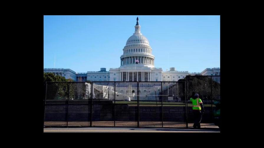 Comienzan a desmantelar reja que rodeaba al Capitolio de EEUU desde ataque de enero